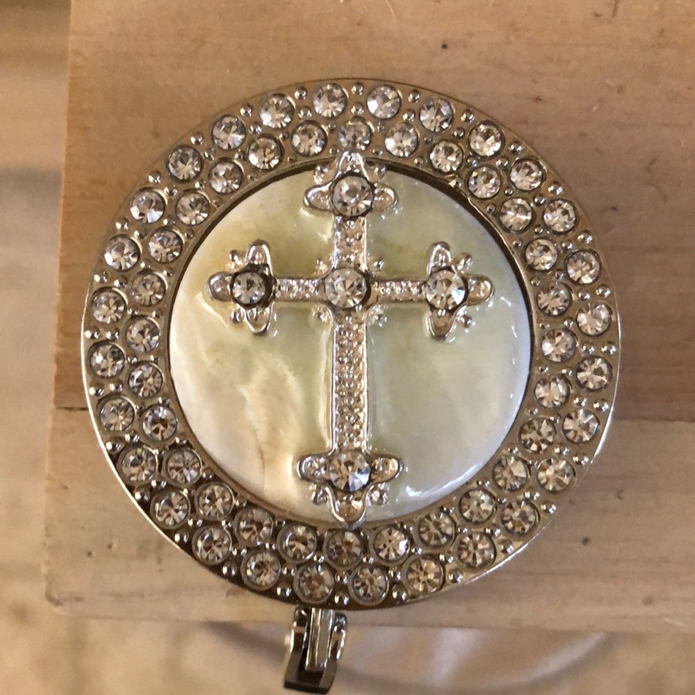 Elegant Silver tone Cross purse holder